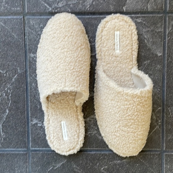 Loeffler Randall cream shearling slipper - Picture 6 of 7